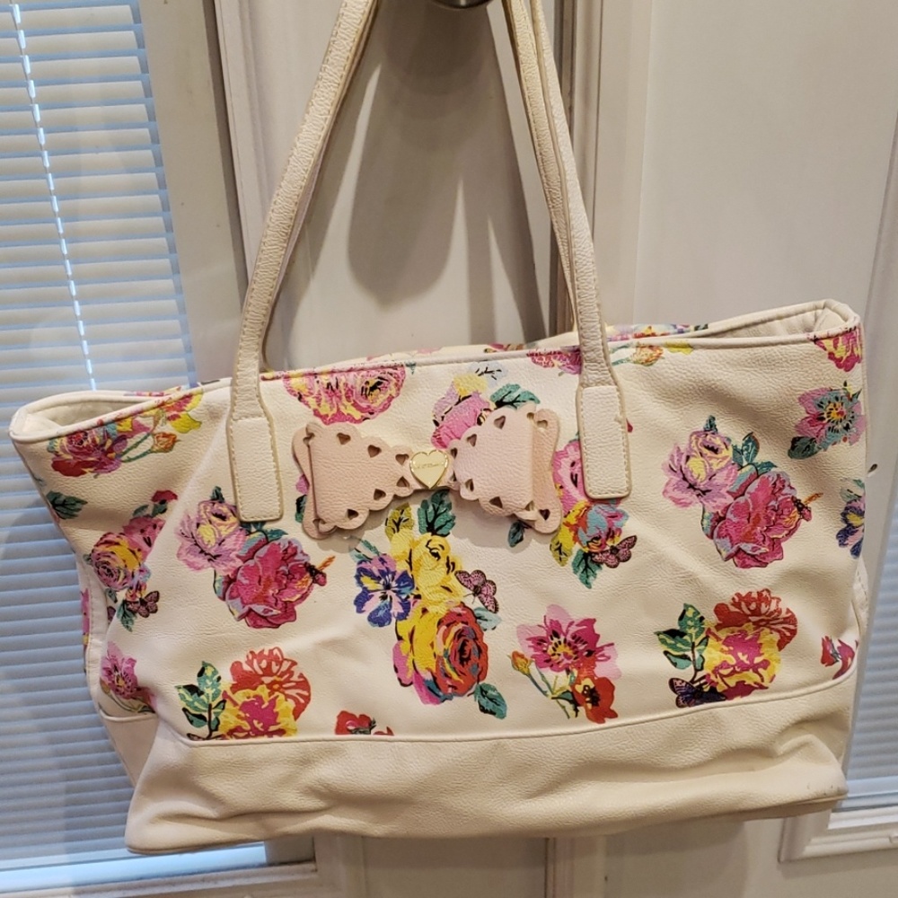 Betsey Johnson pocketbook